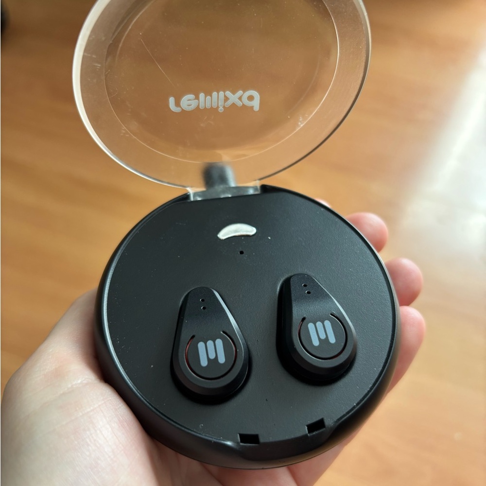 Remixd Wireless Earbuds with Charging Case